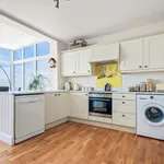 Rent 3 bedroom flat of 1195 m² in Canterbury