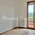 Affitto 3 camera casa di 100 m² in Voghera