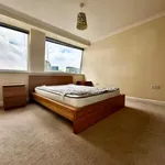 Rent 3 bedroom flat in Leeds