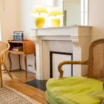 Rent 2 bedroom apartment of 550 m² in Paris