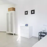 Rent 4 bedroom apartment in Valencia