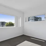 Rent 4 bedroom house in Biggera Waters