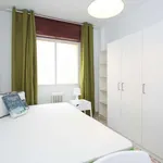 Rent a room of 130 m² in granada