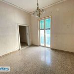 Affitto 3 camera appartamento di 85 m² in Naples