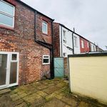 Rent 3 bedroom flat in North West England