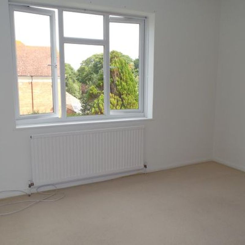 Flat to rent in Grassington Road, Lower Meads, Eastbourne BN20