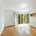 Pronajměte si 5 ložnic/e byt o rozloze 180 m² v Capital City of Prague