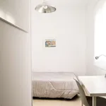 Rent a room of 140 m² in valencia