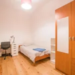 Rent a room of 150 m² in lisbon