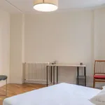 Rent a room of 200 m² in madrid