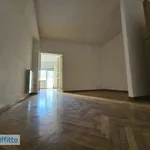 Affitto 6 camera appartamento di 243 m² in Palermo