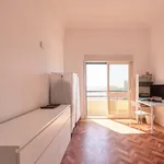 Rent 16 bedroom apartment in Lisbon