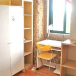 Rent a room of 200 m² in lisbon