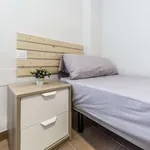 Rent a room of 85 m² in valencia