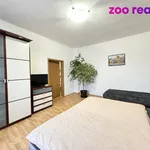 Pronajměte si 2 ložnic/e byt o rozloze 67 m² v Chomutov