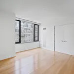 Rent 1 bedroom apartment of 93 m² in New York