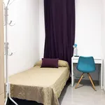 Rent 4 bedroom apartment in Barcelona