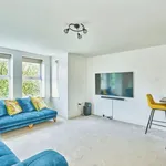 Rent 2 bedroom flat of 645 m² in Croydon