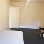 Rent 2 bedroom flat in Salford