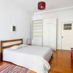 Rent a room of 210 m² in lisbon