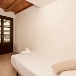 Rent 3 bedroom apartment in barcelona