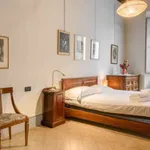 Rent 2 bedroom apartment of 90 m² in florence