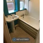 Rent 3 bedroom flat in Trafford