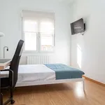 Rent a room of 85 m² in Zaragoza