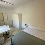 Rent a room of 300 m² in seville