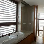 Rent a room of 210 m² in Porto