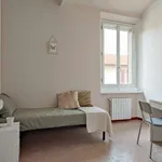 Rent a room in milan