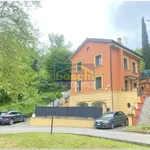 Affitto 5 camera casa di 250 m² in Casalecchio di Reno