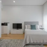 Rent 1 bedroom apartment of 40 m² in Porto