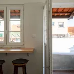 Rent a room of 150 m² in lisbon