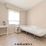 Rent a room of 115 m² in Madrid