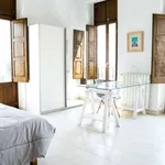 Rent a room of 140 m² in valencia