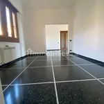 Affitto 5 camera appartamento di 164 m² in Genoa