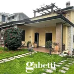 Rent 8 bedroom house of 350 m² in Vitulazio