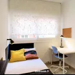 Rent a room of 100 m² in Madrid