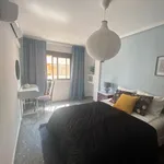 Rent 4 bedroom apartment in Valencia