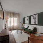 Rent a room of 91 m² in Barcelona