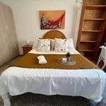 Rent a room of 130 m² in valencia