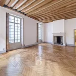 Rent 6 bedroom apartment of 222 m² in Paris