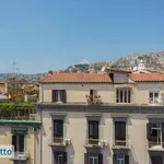 Affitto 5 camera appartamento di 250 m² in Naples