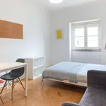 Rent a room of 70 m² in lisbon