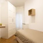 Rent 6 bedroom apartment of 118 m² in Barcelona