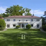 Rent 10 bedroom house of 363 m² in Garches