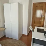 Rent a room of 90 m² in valencia