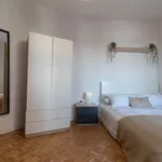 Rent a room of 140 m² in madrid