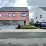 Huur 4 slaapkamer huis van 324 m² in Lievegem